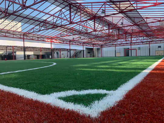 서울 송파구 제타플렉스 잠실점 옥상에 개장한 풋살 경기장. <롯데마트 제공>